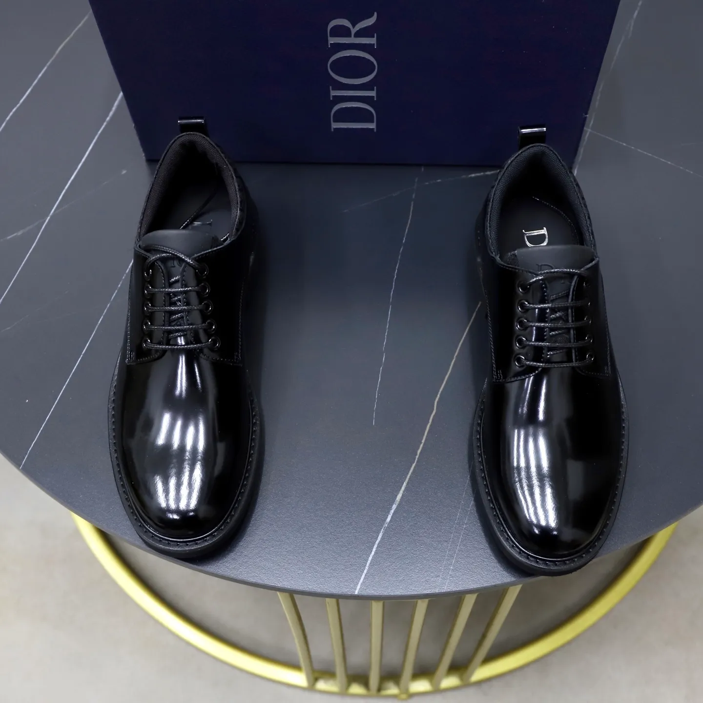 Factory price: 640💰Top original order Brand: Dior DIOR Standard code: Men's size 39-44 (38/45/can be customized) Grade: Same style as the official website Original order quality Material: Original cowhide Water-dyed cowhide lining Original distinguished outsole Style category: Men's fashionable casual leather shoes Distinguished big-name luxury elements top luxury Color: Color of the actual picture